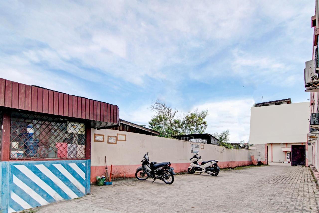 Oyo 90697 Hotel Wisata Dumai Exterior photo